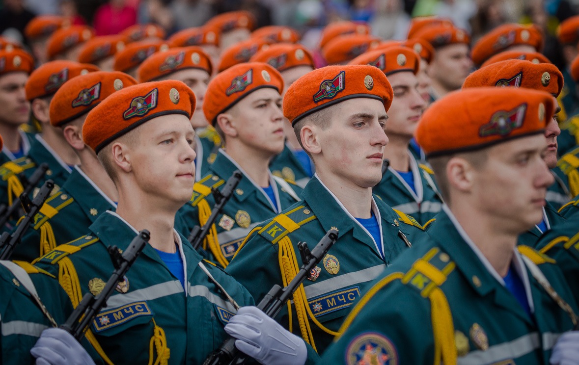 Поступить в беларусь из россии. МЧС Беларуси парад. Войска МЧС. Войска МЧС В армии. Минск парад день независимости 2017.